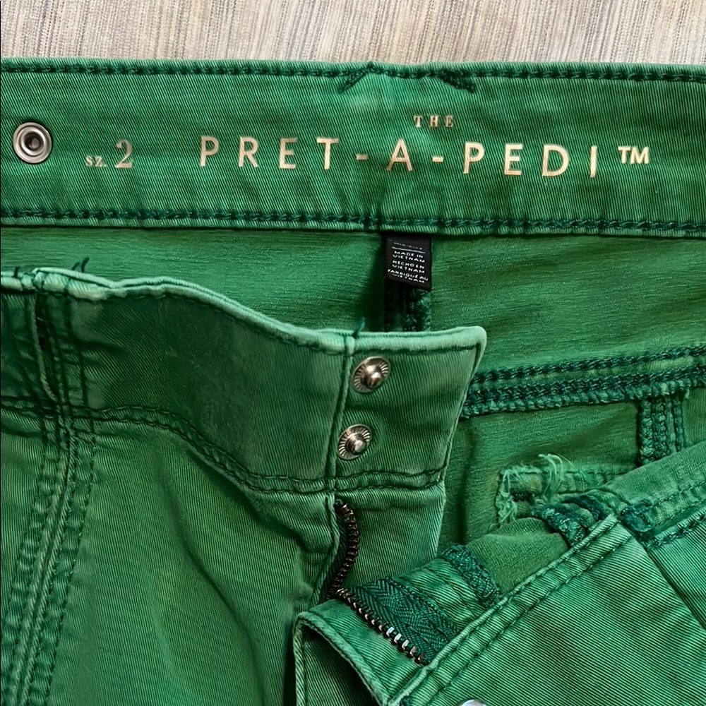 WHBM Green Pret-A-Pedi Pants